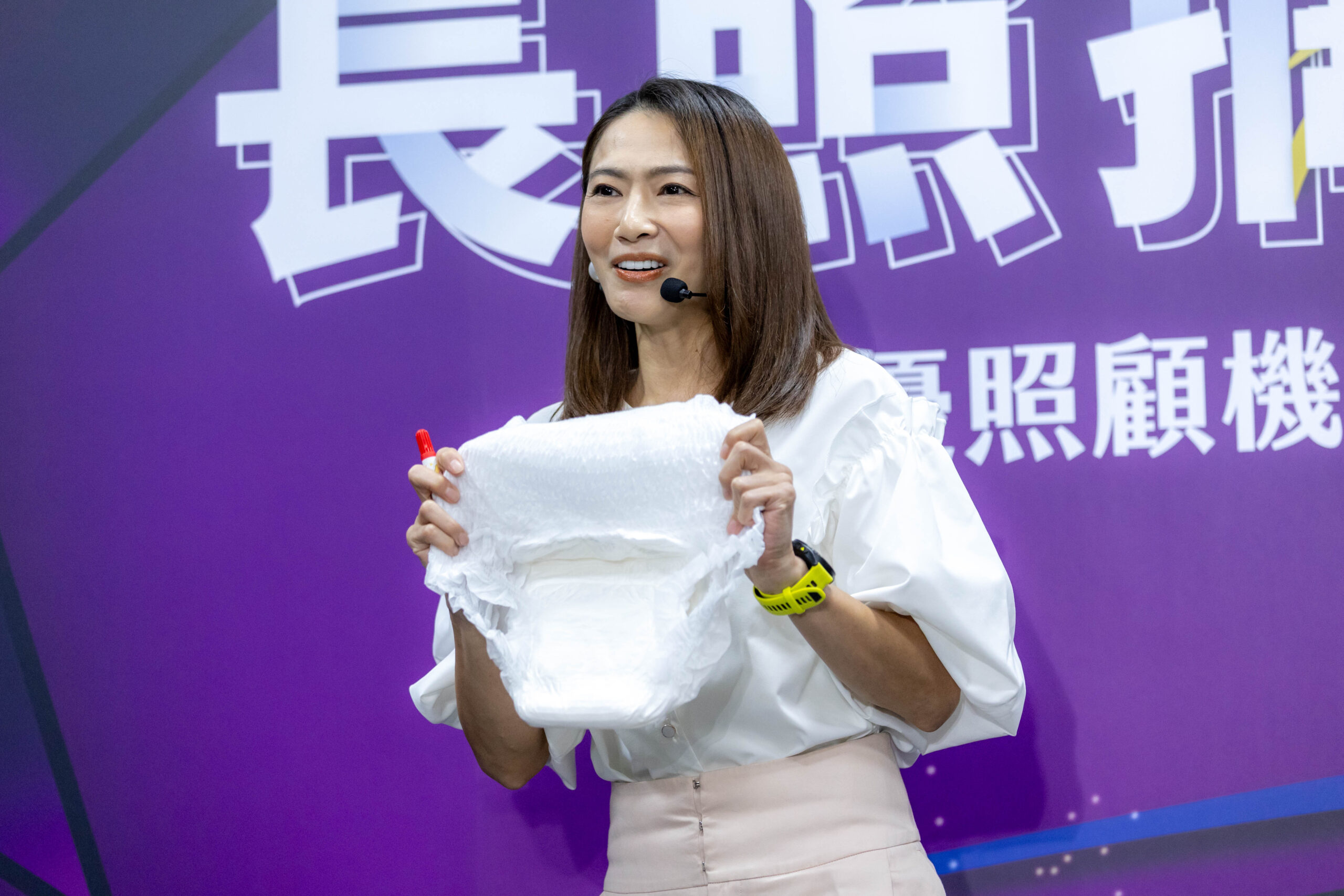 侯怡君化身最美居服員 「加、減、乘、除」創意照顧概念夯