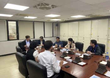 臺東縣府財經處指出,當日拜會能源署研商內容為地熱能發電在臺東縣推動面臨的實際課題,包含部落章程對開發許可的規範、地熱能開發是否需部落諮商同意、區域環境監測與總量管制規劃等議題