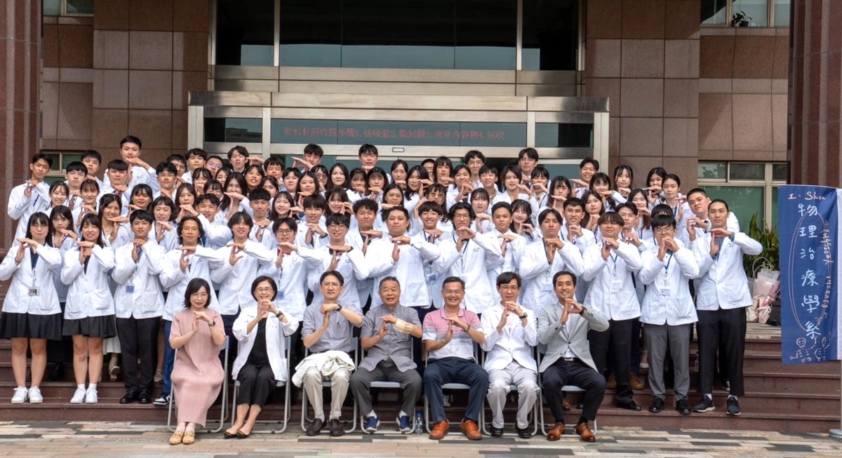 義守大學物治系學生近年來國考表現相當亮眼，今年總共有27位學生通過考試，通過率超越