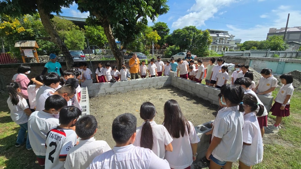 臺東縣府教育處與國立臺灣大學生物資源暨農學院實驗林管理處共同合作，在永安國小、康樂國小、東海國中等三所學校推展生物多樣性計畫，展開以甲蟲飼養培育、樹木病蟲害健檢、樹木修剪維護教學三大主題的自然正成長課程