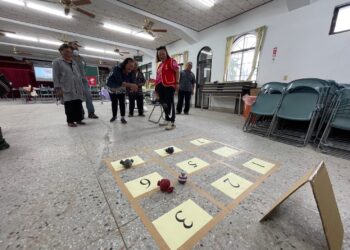 華山基金會關山站愛心天使站今日在里瓏里活動中心舉辦14週年感恩茶會，感謝在地長期支持的善士及義工陪伴弱勢長輩