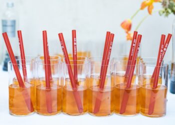 台東縣政府日前於義大利威尼斯五星級酒店—雲水之都Palazzo Venart舉辦『茶香威尼斯』活動，推廣台東紅烏龍茶