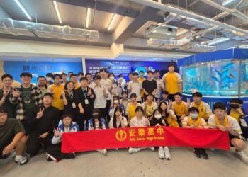 國立海洋科技博物館攜手基隆市立安樂高級中學於日前共同舉辦了一場充滿創新與驚喜的『AI仿生機械魚科技體驗活動』