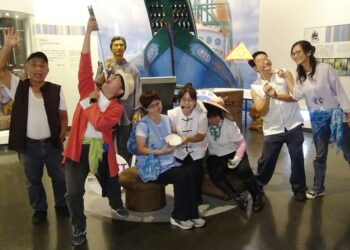 國立海洋科技博物館近期與環境部合作展開『鄭和下西洋的秘密主題環境教育系列活動』中，以戲劇導覽方式推動航向永續發展之目標