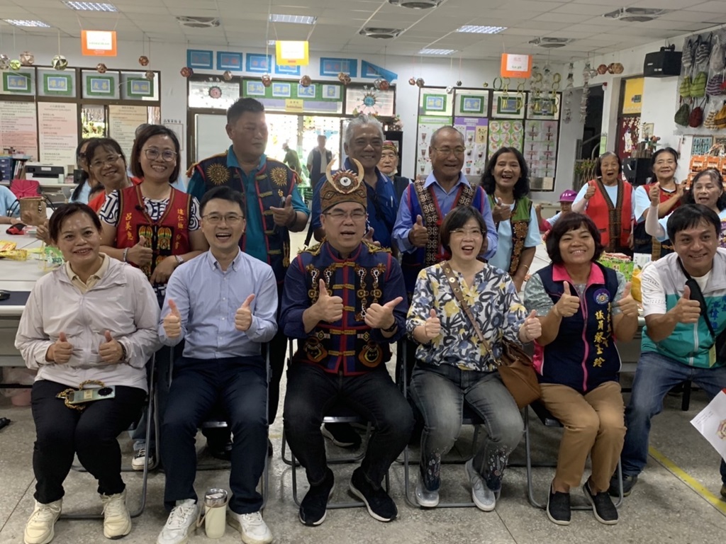 環境部長彭啓明週末27日視察臺東資源回收及源頭減量場域，由環保局長郭建成等人陪同