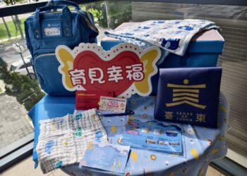 縣長饒慶鈴表示，推動友善育兒政策是縣府目標，今年起首胎生育補助加碼調升至4萬元，更利用TT BABY線上親子館整合育兒資源，便利家長使用