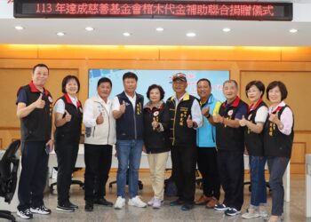 臺東市公所23日下午舉行捐贈弱勢家庭棺木代金補助聯合捐贈儀式