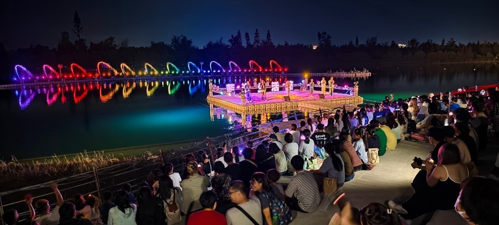 集結海洋文化、藝術、商業及娛樂的盛宴『2024藍海生活節』13日晚在臺東活水湖精彩落幕，活動吸引近9萬人次到訪