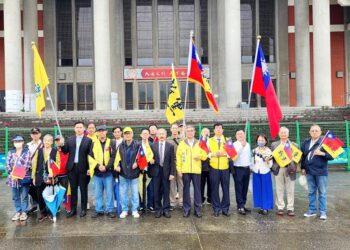 國父誕辰紀念日當天，新黨在黨主席吳成典的帶領下，齊聚台北國父紀念館，向國父孫中山先生銅像致敬