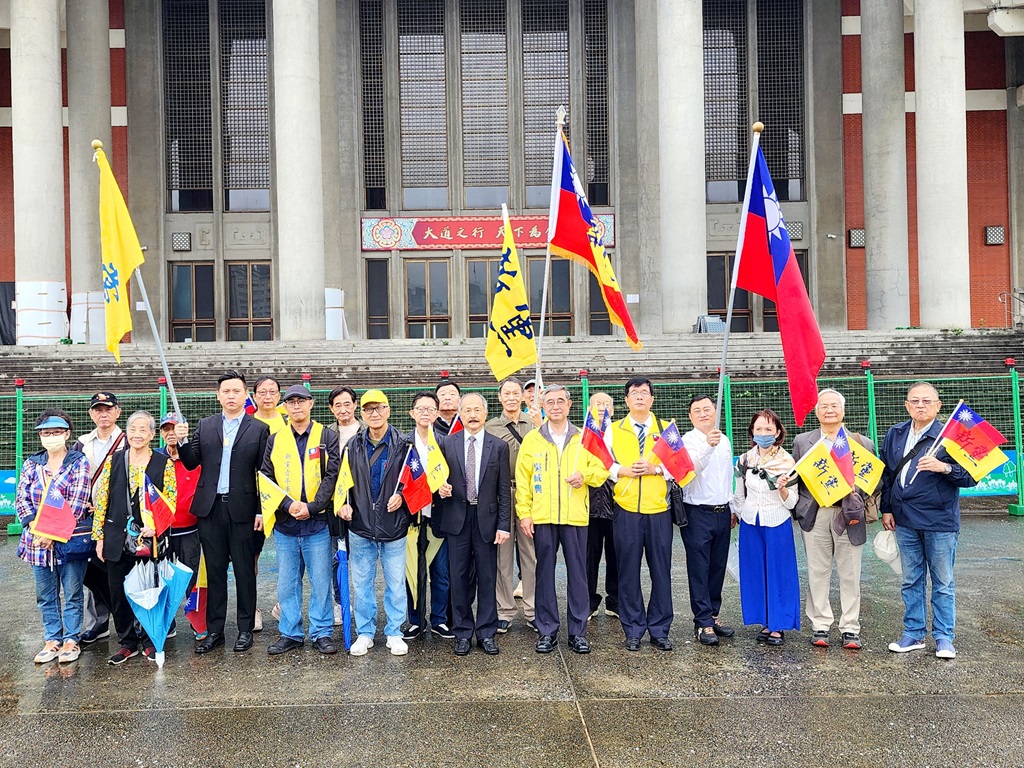 國父誕辰紀念日當天，新黨在黨主席吳成典的帶領下，齊聚台北國父紀念館，向國父孫中山先生銅像致敬