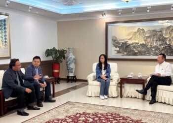 昨(4)日陳瑩和莊瑞雄委員，以及關山鎮長彭成豐，一同前往國防部拜會顧立雄部長，獲得國防部正面善意的回應