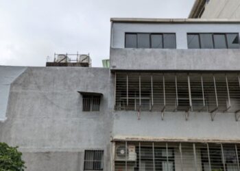 颱風肆虐家中也不安寧!強降雨造成室內下小雨 家庭主婦怨嘆:誰來幫幫我