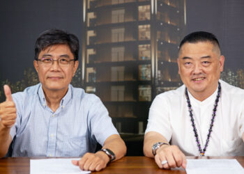 清華大學王遠樵教授(左)深入分析『皇昱九天NO.1』建案，並對蔡許宏AI博士(右)的創新住宅理念給予高度肯定