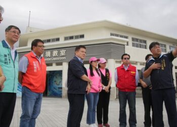 立委陳瑩與莊瑞雄，今天與農業部黃昭欽次長、原民會杜張梅莊副主任委員、漁業署陳建佑副署長、農糧署東區分署陳吉村副分署長，前往受災嚴重的漁港及果園會勘