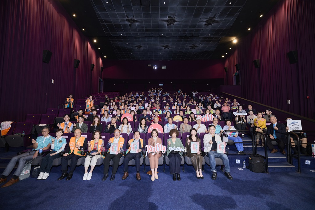 肝病防治學術基金會成立30週年特地發起『傳遞慈善領導力運動』到全臺各地，16日首站到Big City遠東巨城購物中心