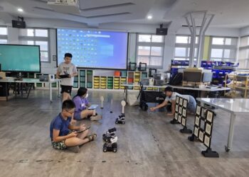 臺東縣國中小推展科技教育深化教育科技應用，以5G智慧學習與機器人自主探究課程