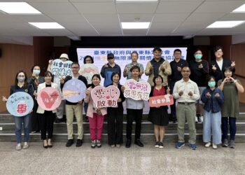 臺東縣政府攜手TVBS信望愛永續基金會與社團法人基督教文化交流協會，再次啟動『攜手愛無限』，持續關懷縣內弱勢家庭