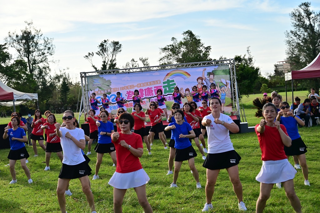 臺東縣政府結合臺東縣總工會於今(9)日在臺東森林公園辦理『2024為健康而走、環保愛地球、糖尿病預防、反毒宣導公益活動』