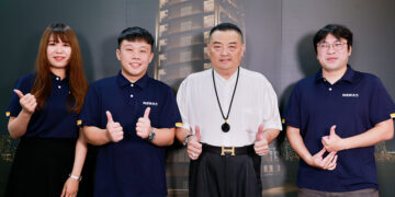 蔡許宏AI博士欣賞阿郎師木工廠對高品質的追求和職人工匠精神，將其精湛的裝修工藝融入『皇昱九天NO.1』的建築設計