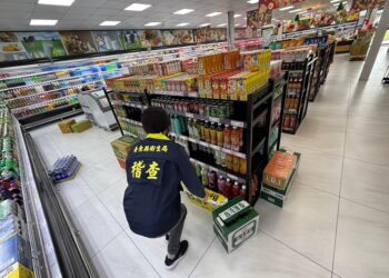 台東衛生局下午指派稽查人員前往業者處稽查，除請將『九龍齋食品有限公司』所生產之產品全數下架