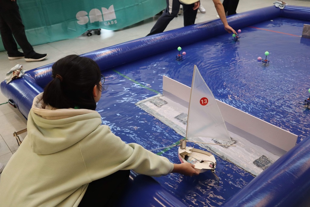 國立海洋科技博物館近期於海科館盛大辦理『創意魔方遙控帆船爭霸賽』