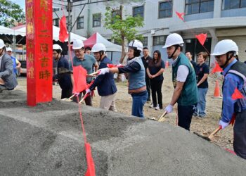 為提供原住民族表演藝術、樂舞展演專業場地，培育更多藝術人才，臺東縣政府整建國立臺東大學臺東校區PU館作為原住民族劇場，今(12)日辦理動土典禮