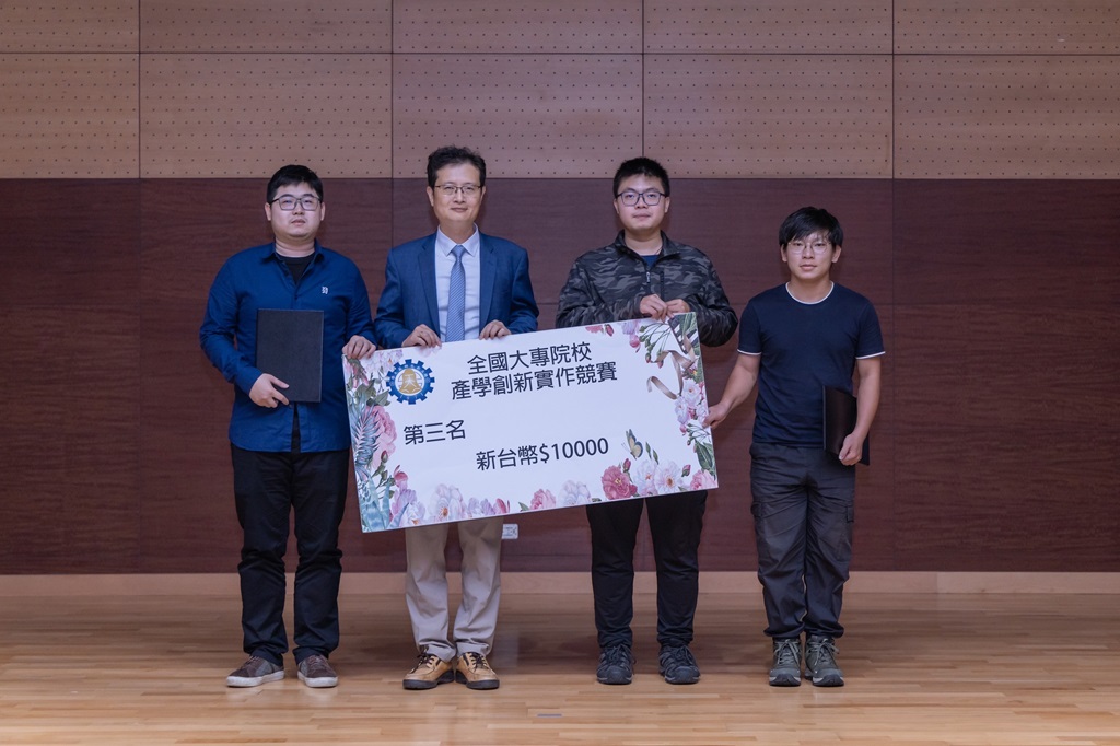 義守大學『彈指神器夾夾樂』創意作品，在競賽中脫穎而出，奪下機械自動化及手工具創新組第三名的佳績(照片提供／國立彰化師範大學工學院彰化縣產學精進協會)