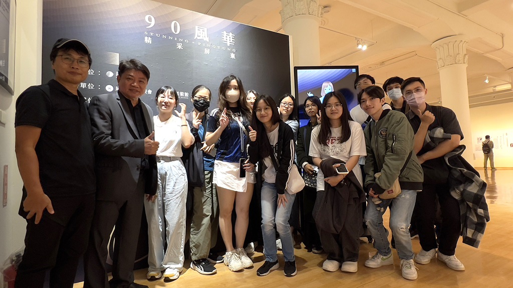 義守大學新媒系師生攜手屏東市公所，舉辦時光廊道展示體驗