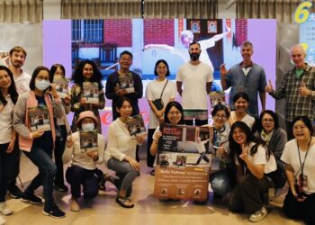 臺東縣政府創辦了專為外籍人士量身打造的外語刊物『Hello Taitung』，最新一期/第8刊的主題為『Chill in Taitung療癒的臺東』