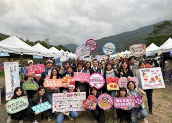 臺東縣政府推出『2024解憂祭』活動最終場，14日在達仁鄉土坂吊橋旁舉辦『下班音樂節』