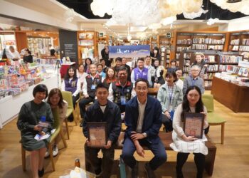 113年後山文學年度新人獎與會貴賓及得獎人合照