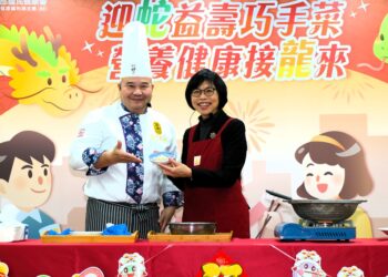 國民健康署邀請『駱師父醬味川客菜』餐廳的駱進漢主廚巧手掌廚，設計不同以往的年菜