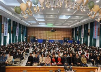 境外生啟航典禮在活潑、歡樂、幸福的大合照氛圍中圓滿畫下句點