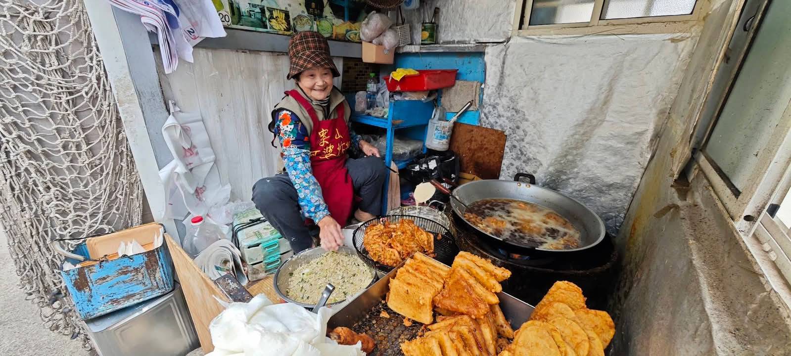 澎湖非常知名的在地美食案山「阿婆炸粿」。（照片為葉竹林辦公室提供）