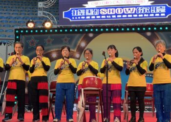 關懷據點成果展「歌廳秀」熱鬧上演   千位長輩齊聚同樂