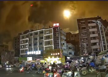 影音/廣東夜空超大火流星 專家:能看到機率像中頭彩一樣難