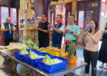 九份子國中小前進朝皇宮 為會考生祈福金榜題名