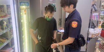 百斬奏效 提款卡還插在ATM沒拿走　車手遭鼓山警當場逮捕