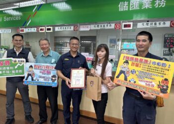 旗山、美濃老翁遇到網路愛情大騙徒 超商、金融機構聯防阻詐