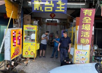 娃娃機店遭竊 林園警依法使用警械 2現行犯當場被捕