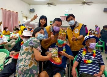 百歲人瑞袁爺爺嵩壽　高雄榮家溫馨齊慶賀