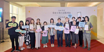 黃偉哲為臺南傑出演藝團隊授證　期許放眼世界榮耀臺南