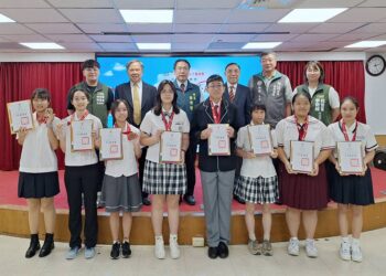 黃偉哲表揚「台新青少年志工菁英獎」學子　肯定奉獻志願服務精神