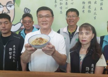 立夏吃「夏麵」促銷在地美食 鹿港鎮親掌杓炒瓠仔麵推廣飲食文化