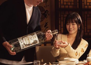 這是要喝幾年?5.1L白金龍金箔版 浮誇系列一罐可傳三代