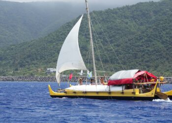 影音/「航向母親的島嶼」 無動力帆船Alingano Maisu航抵蘭嶼舊開元港