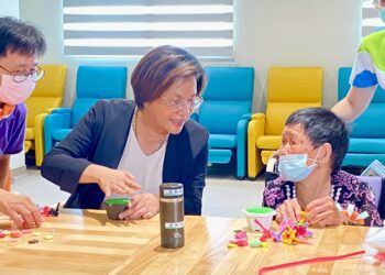 秀傳第八家日照中心「大城秀和苑」開幕 百歲阿公與縣長PK龍舟賽 活力十足