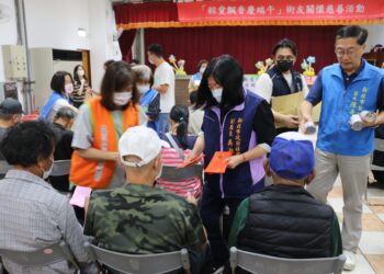 新北粽愛相連暖街友     善悅關懷協會結合多方資源     送物資、紅包、義剪服務