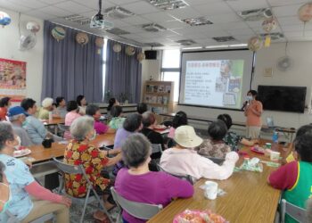 攜手中醫及芳療進社區 新營醫院失智據點傳授樂齡養生好點子