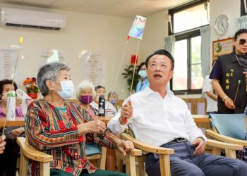 竹崎鄉多功能服務中心暨鹿滿日照中心揭牌　期許一學區一日照